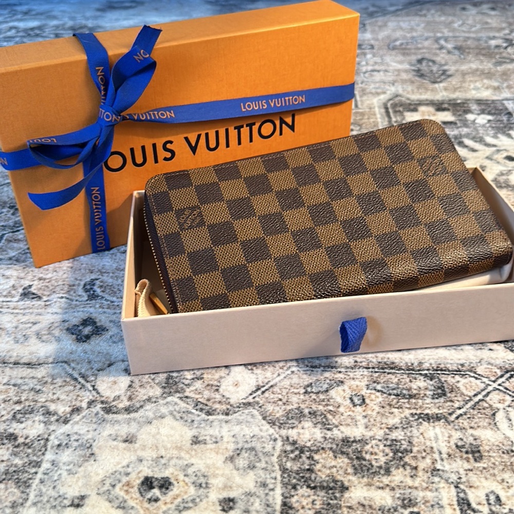 Louis Vuitton Zippy Organizer in Damier Ebene